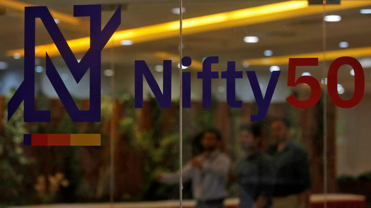 November Nifty Futures signal ‘Buy on Dips’ strategy as FIIs trim short positions