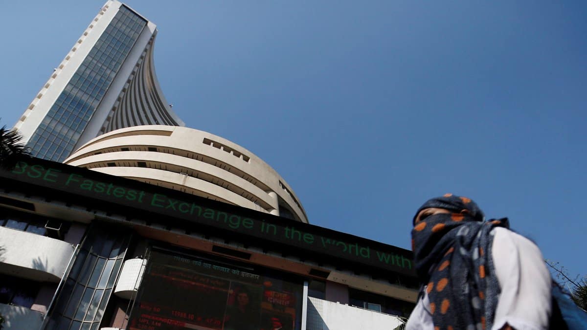 Share Market Highlights: Nifty settles below 20,950, Sensex near 69,500; Realty stocks drops over 2%