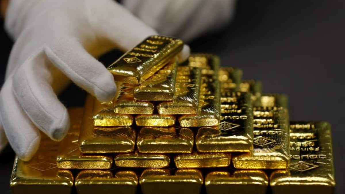 Gold faces resistance at $2000-2010 amidst mixed market Signals: What next for gold?