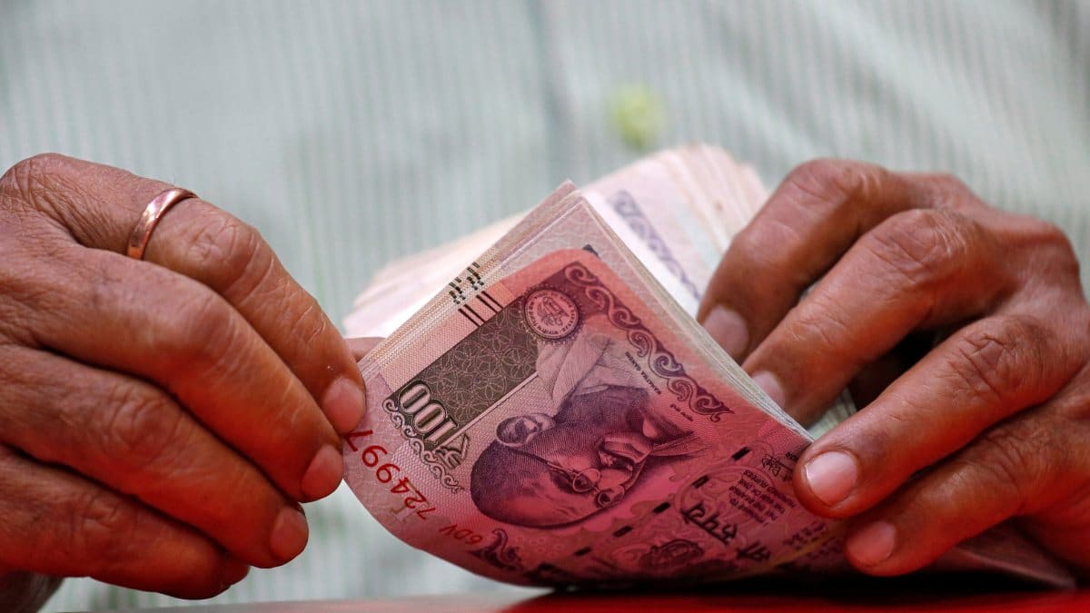 Rupee set to remain rangebound in near-term