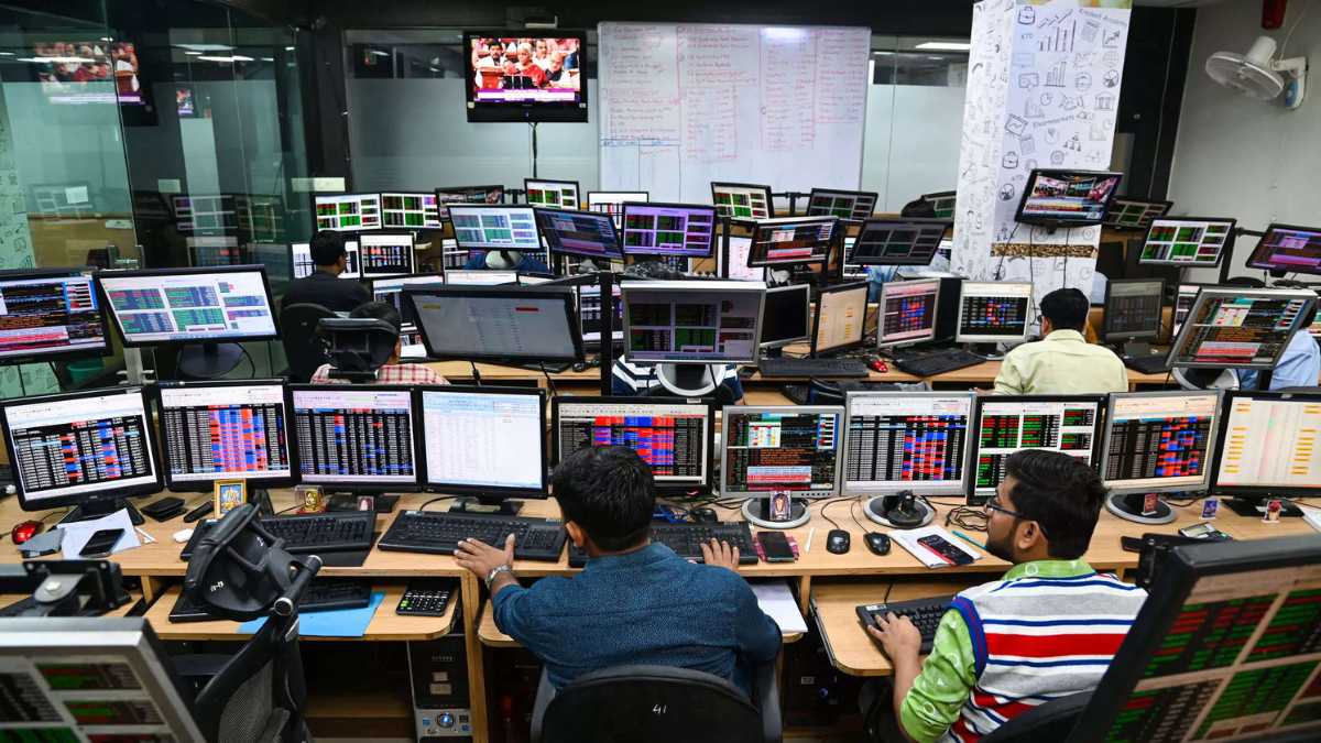 FII, DII data: FPIs sold shares worth Rs 455 Cr, DIIs added shares worth Rs 721 Cr on November 21, Tuesday